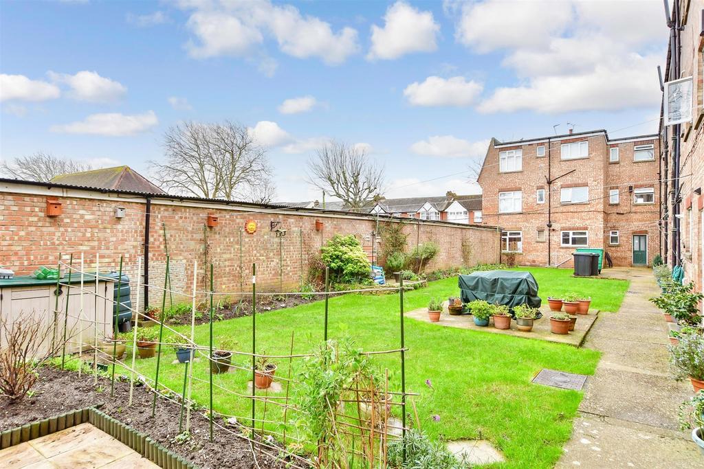 Northern Parade, Portsmouth, Hampshire 3 bed apartment for sale £165,000