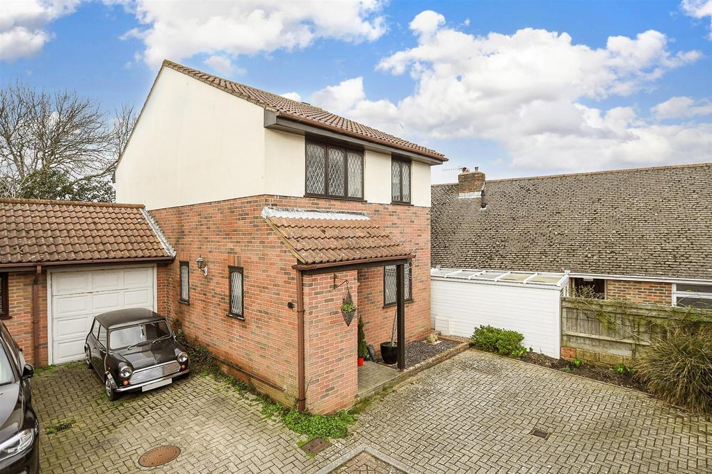 Alfriston Road, Seaford, East Sussex 3 bed link detached house for sale