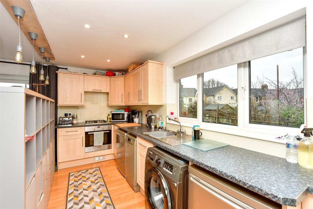 Cudworth Road, Willesborough, Ashford, Kent 3 bed semidetached house