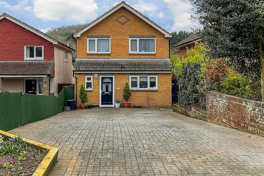 Bush Road, Cuxton, Rochester, Kent 4 bed detached house for sale £500,000