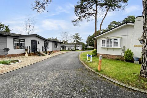 2 bedroom park home for sale - Lone Pine Park, Lone Pine Drive Ferndown, Dorset BH22 8NA