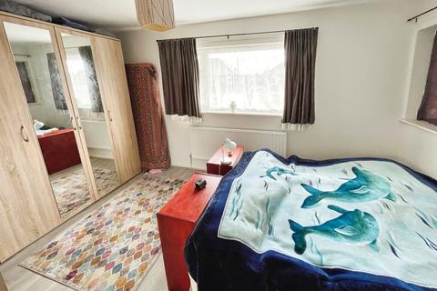 3 bedroom semi-detached house for sale - Park Avenue, Saltney, Chester, Flintshire, CH4