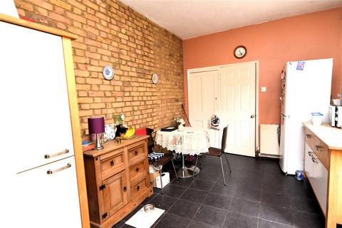 121 High Street, Shoeburyness, Southend-on-sea, SS3 9AU