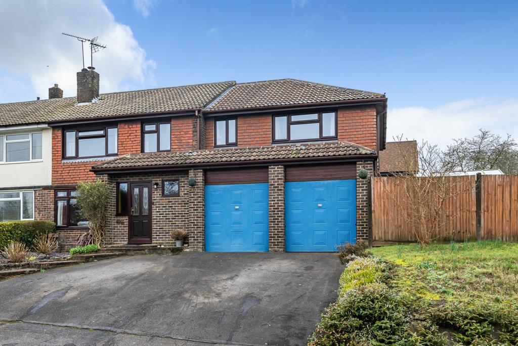 Liphook 4 bed house for sale £650,000