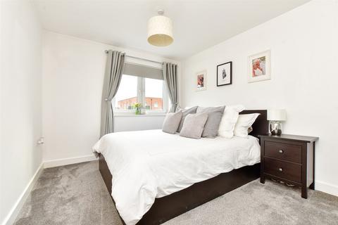 79 Canalside, Redhill, RH1 2NH