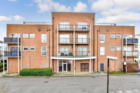 79 Canalside, Redhill, RH1 2NH