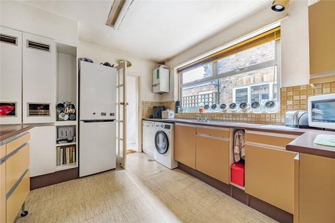 16 Thornton Road, Barnet, EN5 4JE