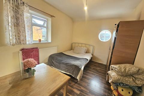 6 bedroom semi-detached house for sale - Bath Road,  Hounslow, TW4