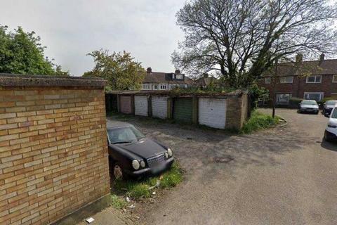 Garage to rent - Elder Oak Close, London SE20