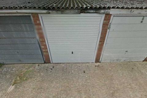 Garage to rent, Chatsworth Avenue, Cambridge CB4