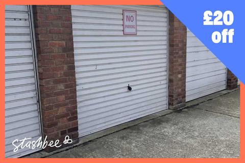 Garage to rent, Victoria Road, Romford RM1