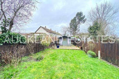 3 bedroom semi-detached house for sale, Rushfield, Potters Bar EN6