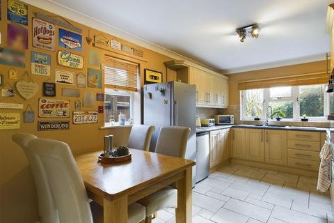 4 bedroom detached bungalow for sale, 2 The Spinney, Lincoln Road, Horncastle