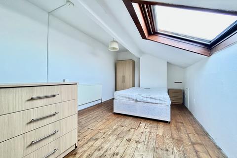 3 bedroom terraced house to rent - Stanmore Avenue, Burley, Leeds, LS4