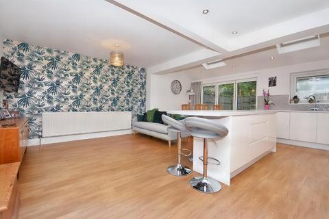 25 Chatburn Park Drive, Clitheroe, BB7 2AY