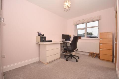 25 Chatburn Park Drive, Clitheroe, BB7 2AY