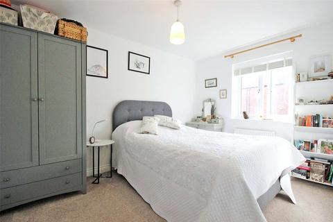 3 bedroom semi-detached house for sale - Stedeham Road, Great Denham, Bedford, Bedfordshire, MK40