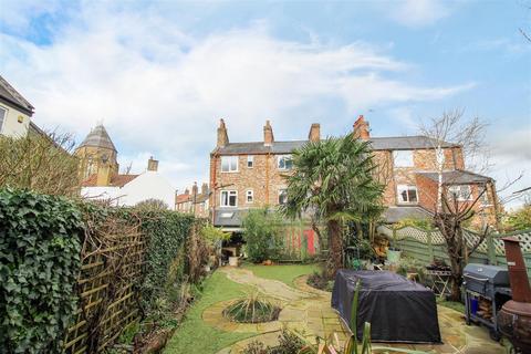 3 bedroom end of terrace house for sale, Coltsgate Hill, Ripon