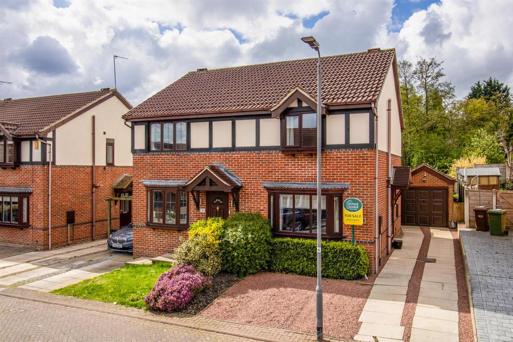 Chesterton Court, Wakefield WF4 3 bed semidetached house for sale £