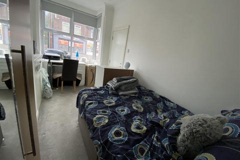 4 bedroom house to rent, Wollaton Road, Beeston, Nottingham
