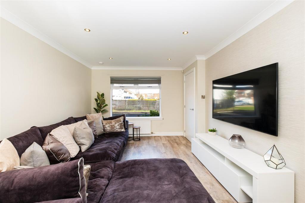 Clattowoods Drive, Dundee DD3 4 bed house for sale £250,000