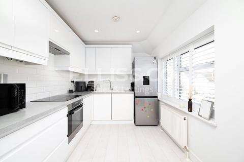 2 bedroom apartment for sale, Sylvan Avenue, Mill Hill, London, NW7