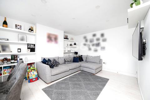 10a Sylvan Avenue, London, NW7 2JJ