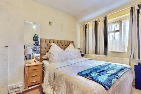 52 Valence Circus, Dagenham, RM8 3LX