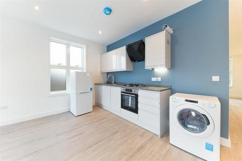 1 bedroom flat to rent, Kingston Road, South Wimbledon SW19