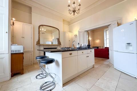 2 bedroom flat to rent, Lansdown Terrace, Cheltenham GL50 2JT