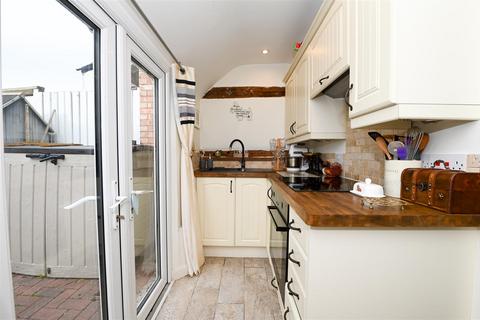 1 bedroom cottage for sale, High Street, Pershore