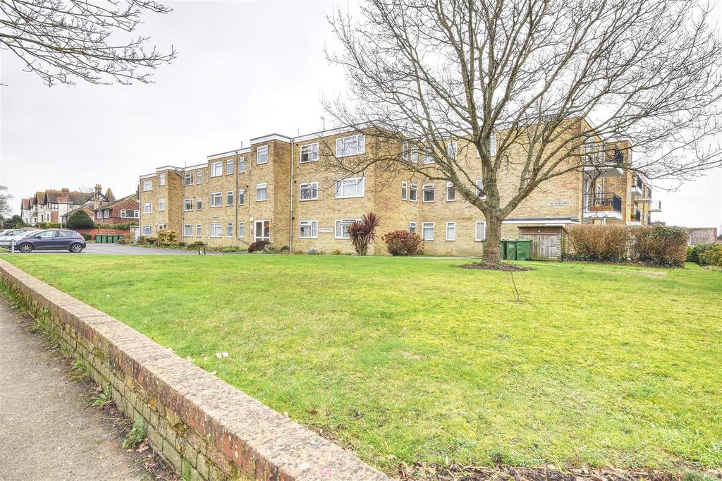 Hastings Road, BexhillOnSea 2 bed flat for sale £249,500