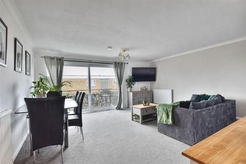 2 bedroom flat for sale, Hastings Road, Bexhill-On-Sea