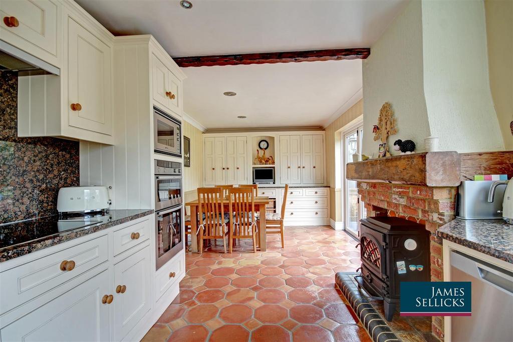 Dining kitchen