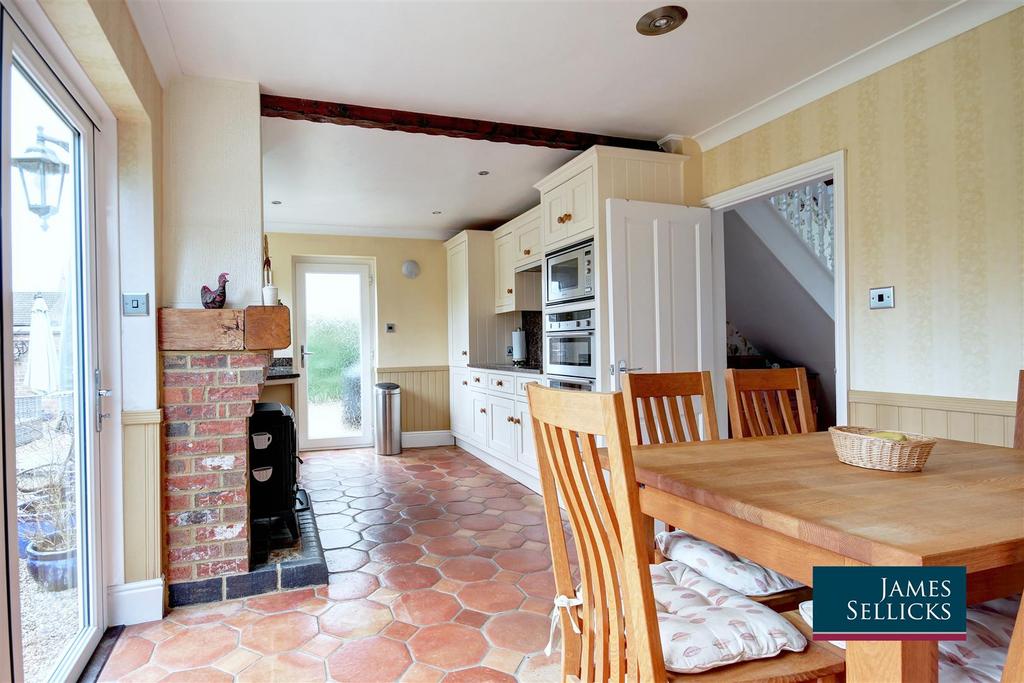 Dining kitchen