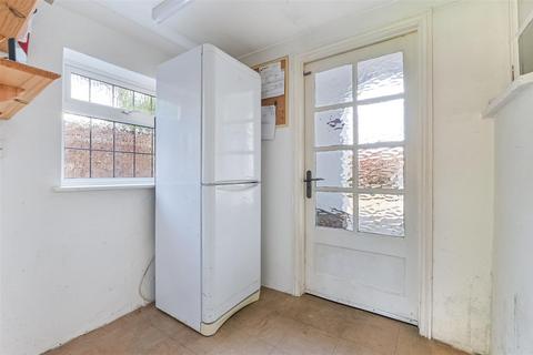 45 Yewlands Close, Banstead, SM7 3DB