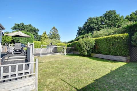 4 Oakfields, Iden Green, Cranbrook, TN17 4HD