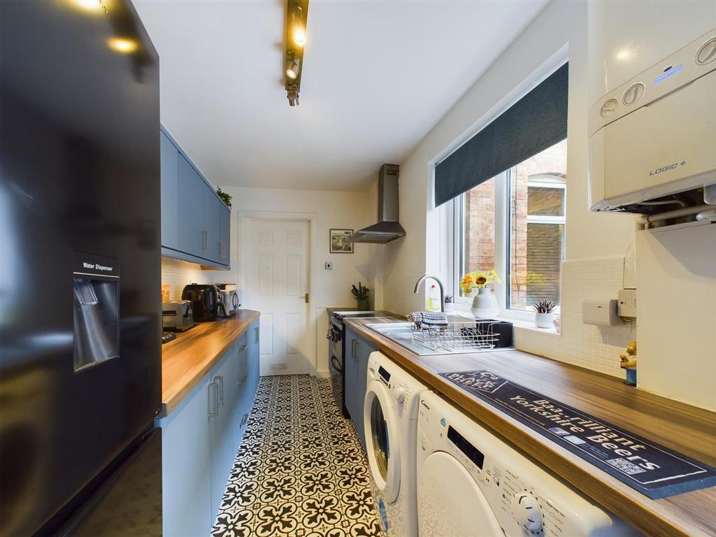 Kitchen 2.jpg