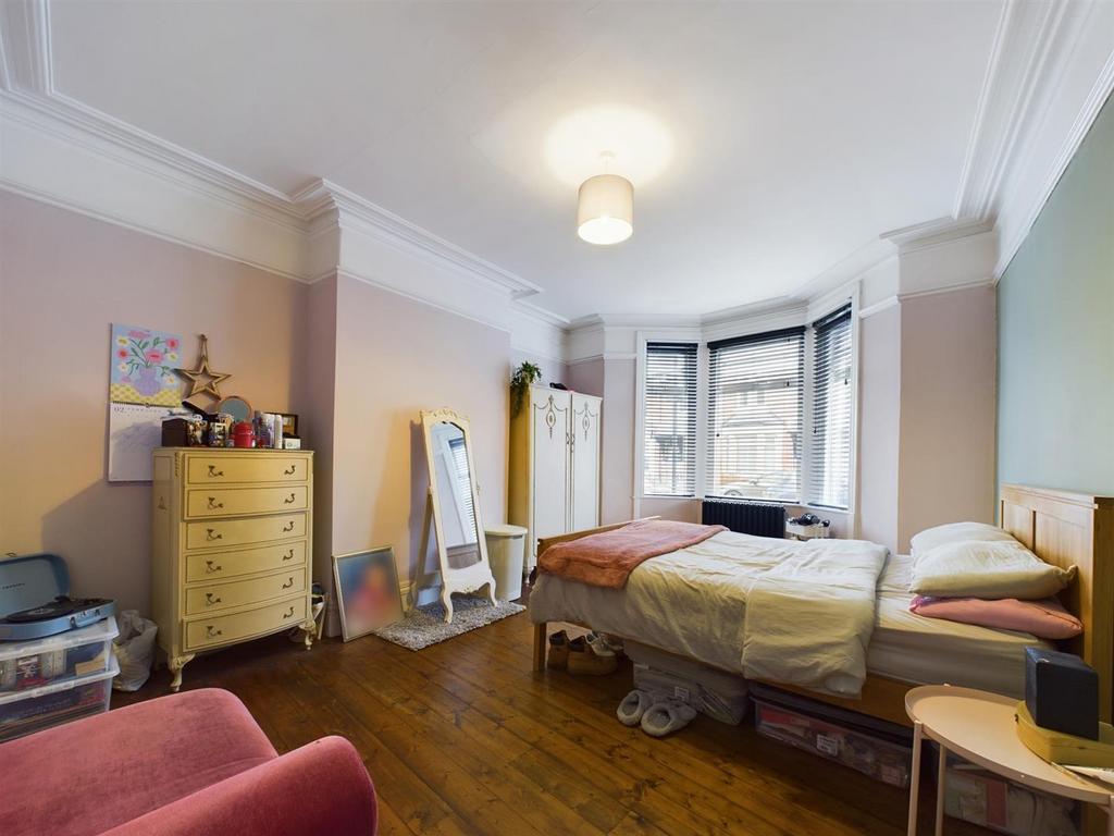 Bed 1.jpg