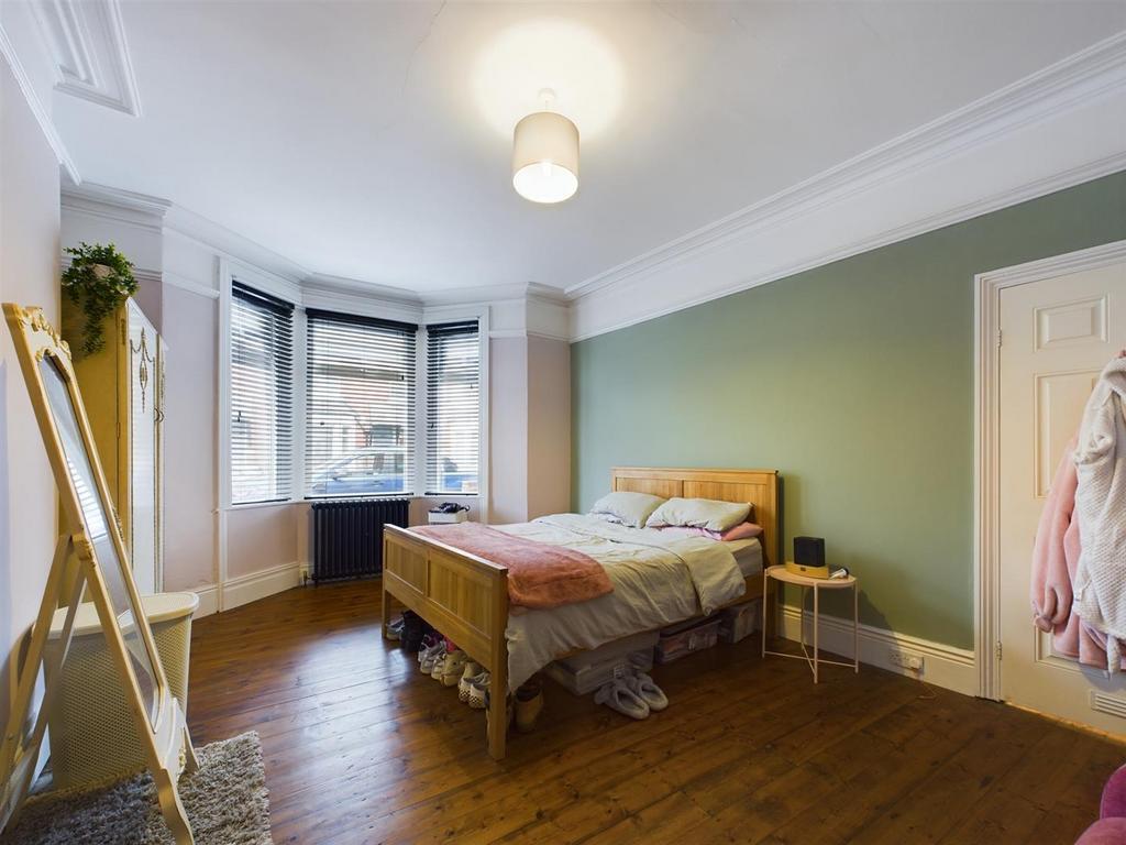 Bed 1 2.jpg