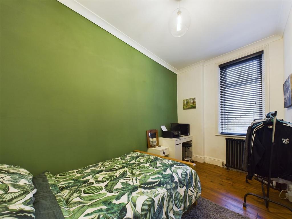 Bed 2.jpg