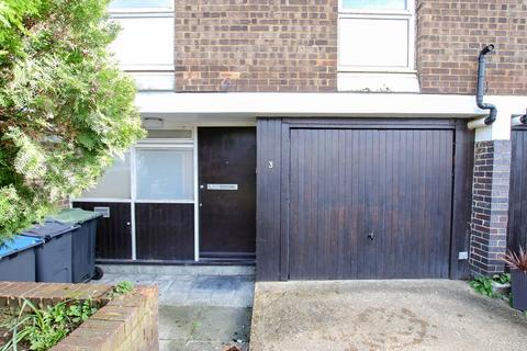 4 bedroom terraced house to rent, Caroline Close, East Croydon, CR0