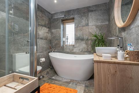 14 Maple Grove, Gomersal, Cleckheaton, BD19 4SR