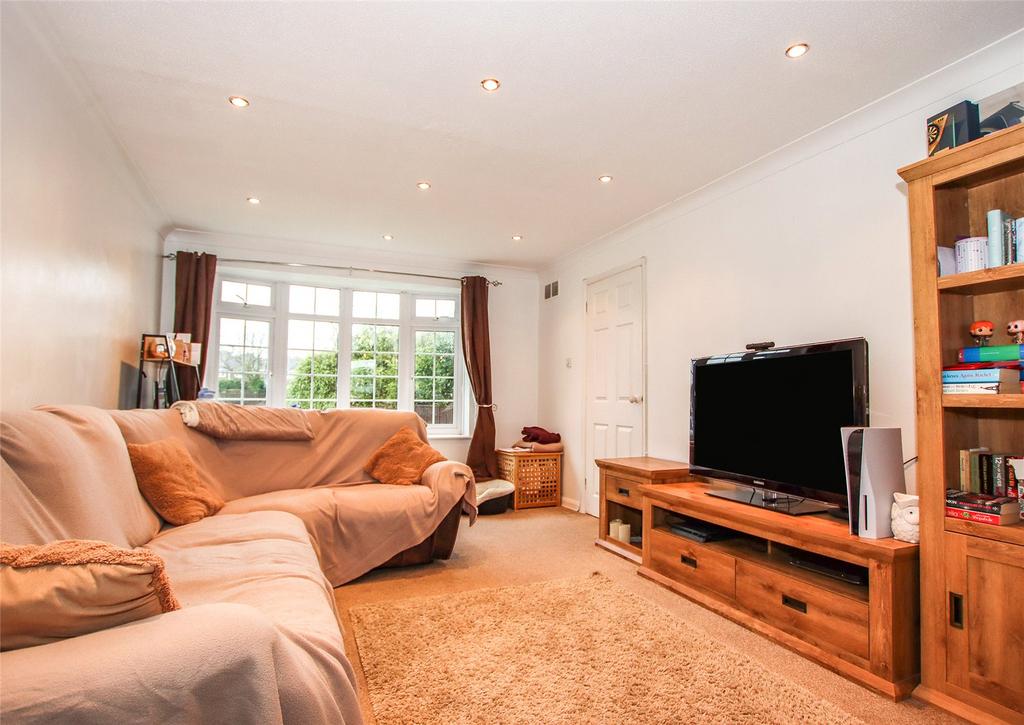 Samber Close, Lymington, Hampshire, SO41 4 bed detached house for sale £420,000