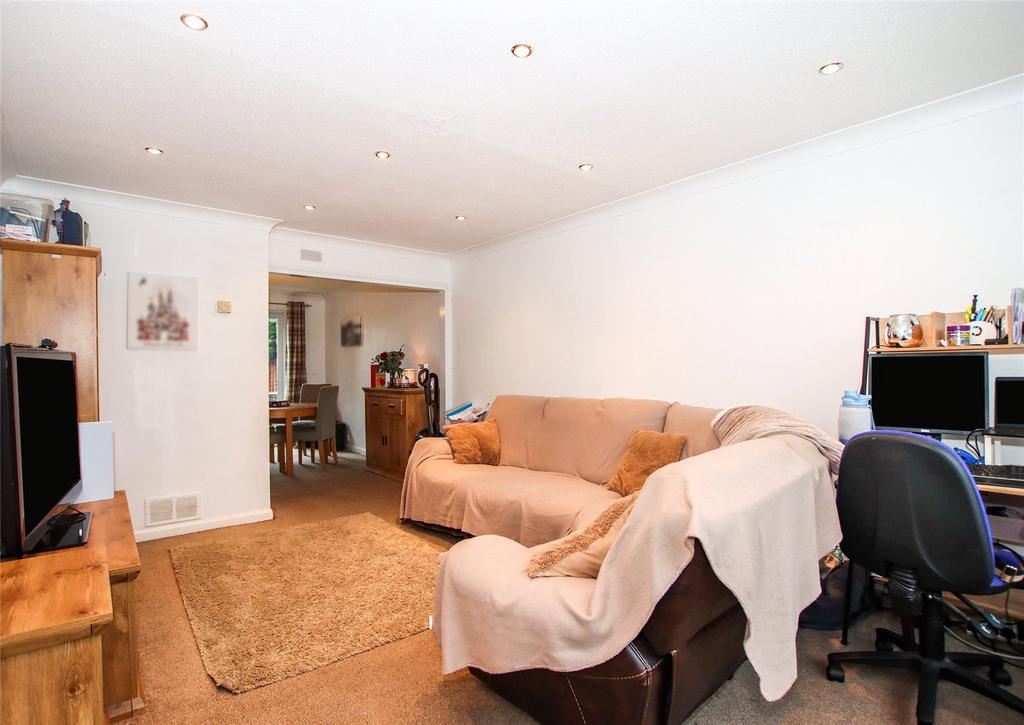 Samber Close, Lymington, Hampshire, SO41 4 bed detached house for sale £420,000