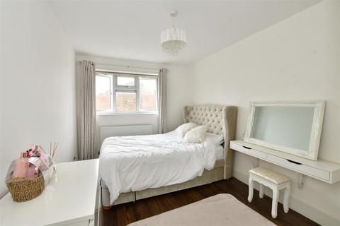 1 bedroom flat for sale, Pershore Close, Ilford, Essex
