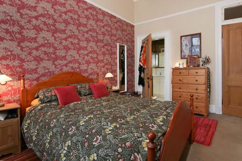 Flat 2f1, 7 Hillside Crescent, Edinburgh, EH7 5DY