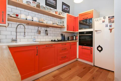 Flat 2f1, 7 Hillside Crescent, Edinburgh, EH7 5DY