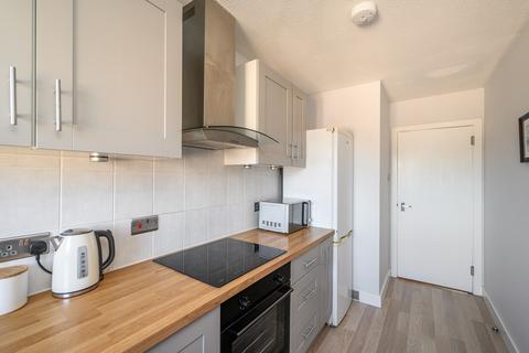 2 bedroom flat for sale - 2/8 Hawthornden Place, Pilrig, EH7 4RF