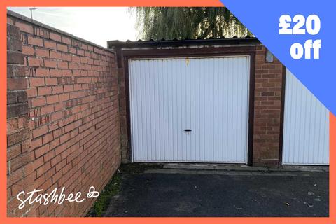 Garage to rent - Shipley Road, Lytham St. Annes FY8